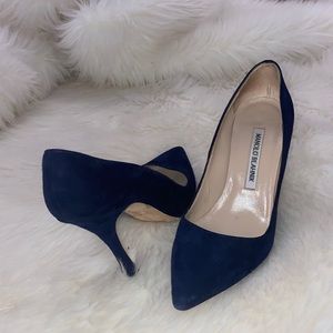 Manolo Blahnik Size 35 Suede navy blue heels